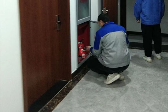 消防維保檢查消防箱，消防栓