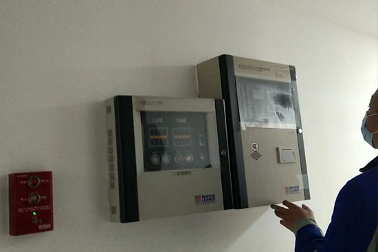 消防維保檢測消防主機(jī)